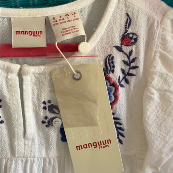 White ruffled elegant shirt with floral accents - Picture 2 of 5